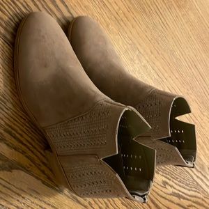 Vince Camuto Beige Cut-Out Ankle Boots